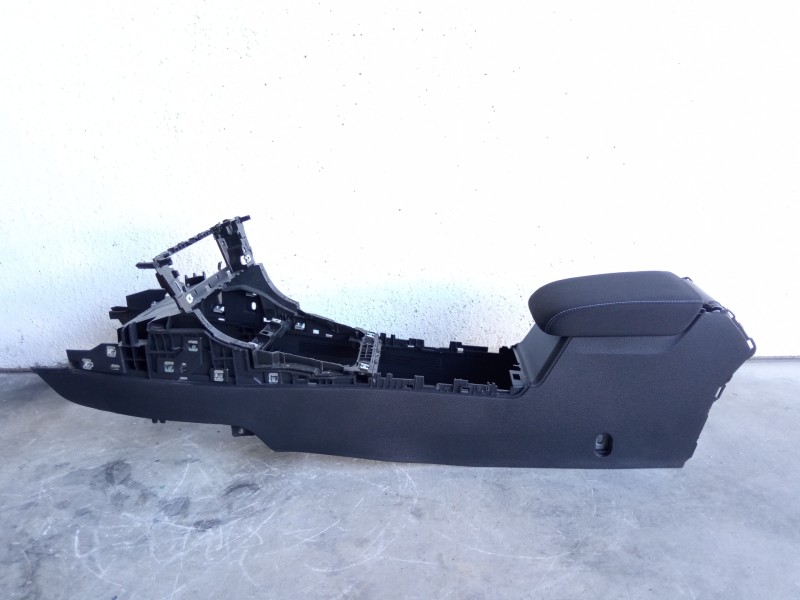 Recambio de apoyabrazos central para volkswagen golf vii lim. gte referencia OEM IAM 5G0864089D  