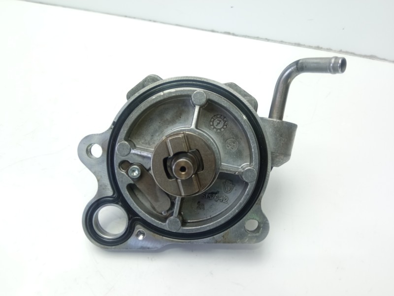 Recambio de depresor freno / bomba vacio para toyota yaris 1.3 16v cat referencia OEM IAM ST576M2  