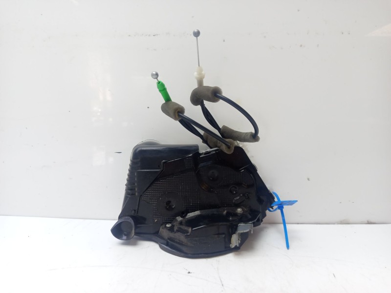 Recambio de cerradura puerta delantera derecha para toyota yaris referencia OEM IAM 69030K0040  