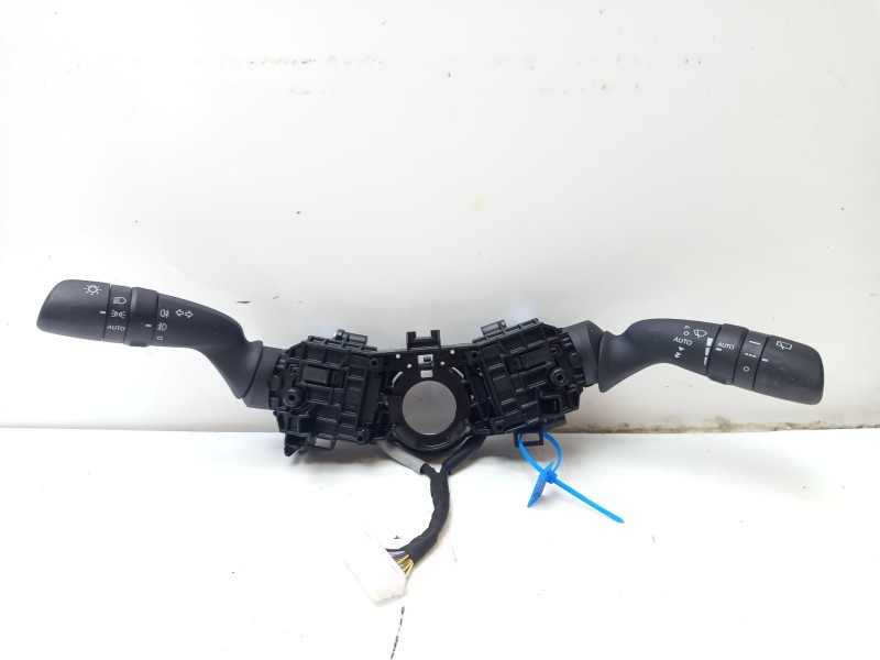 Recambio de mando luces para toyota yaris referencia OEM IAM 8431902010  