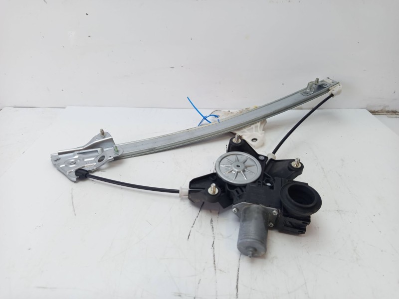 Recambio de elevalunas delantero derecho para toyota yaris referencia OEM IAM 69810K0010  