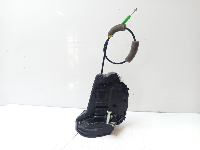 Recambio de cerradura puerta trasera derecha para toyota yaris referencia OEM IAM 69050K0030  