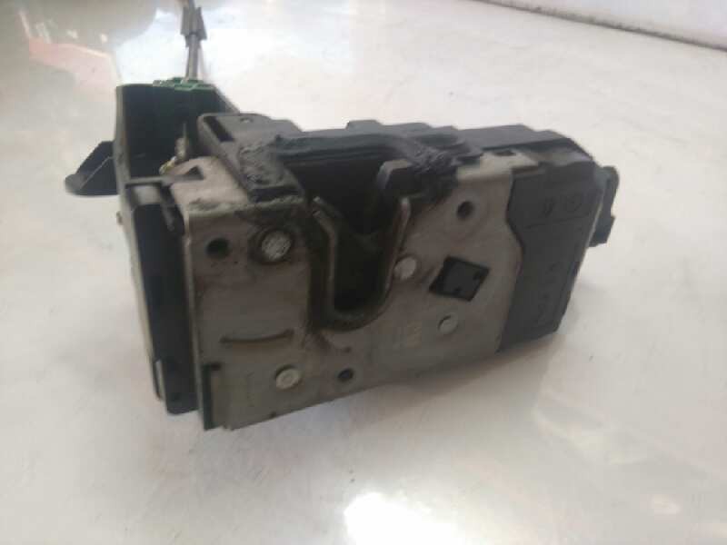 Recambio de cerradura puerta delantera derecha para opel astra h berlina cosmo referencia OEM IAM 13210749  