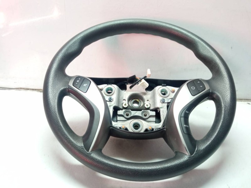 Recambio de volante para hyundai i30 1.4 cat referencia OEM IAM 56110A6060 56110A6710A 
