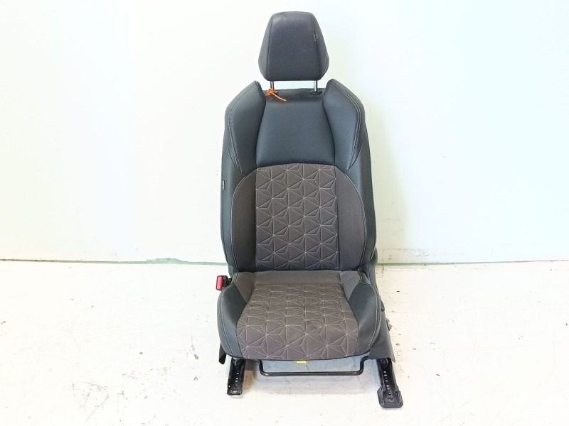 Recambio de asiento delantero izquierdo para toyota yaris cross (mxp_) 1.5 (mxpb10) referencia OEM IAM 72020K0040  