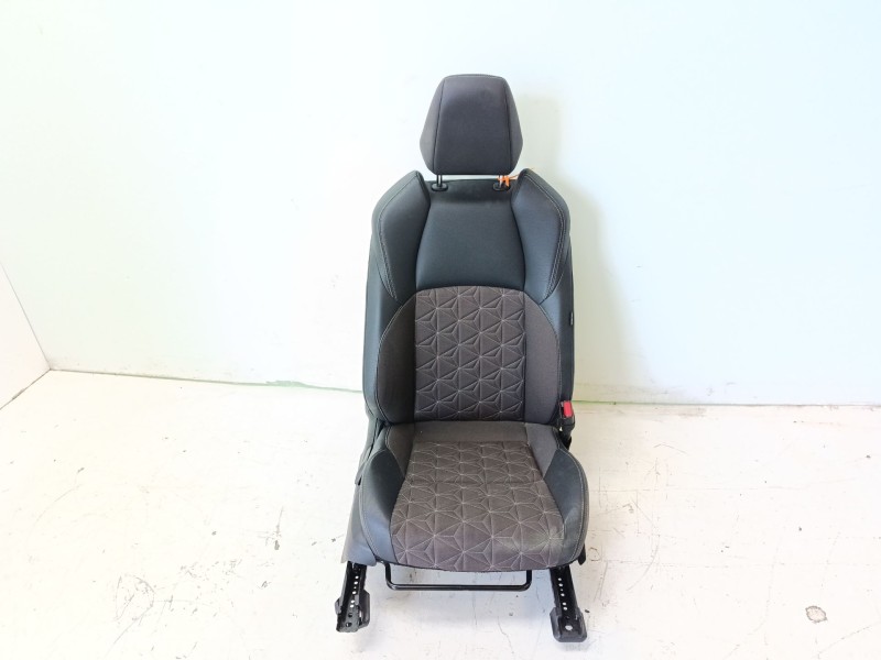 Recambio de asiento delantero derecho para toyota yaris cross (mxp_) 1.5 (mxpb10) referencia OEM IAM 72010K0060  