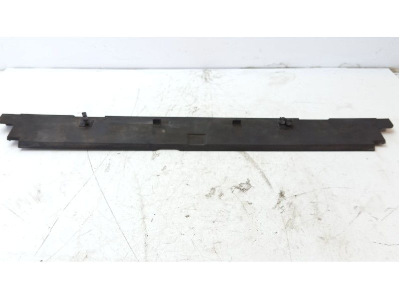 Recambio de molduras delanteras para bmw 1 (f20) 116 d referencia OEM IAM 17117600543  