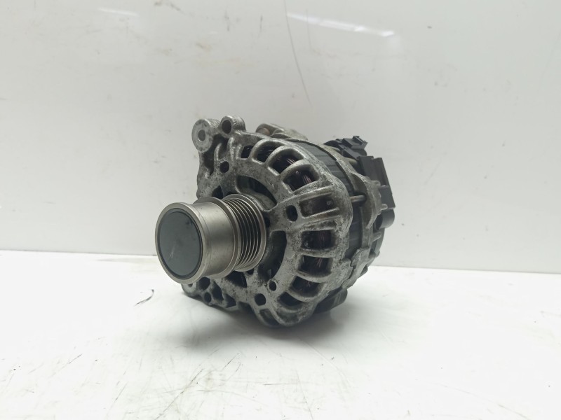 Recambio de alternador para audi a1 (8x) ambition referencia OEM IAM 03C903025F 04E903015S 14V 110A VW AG