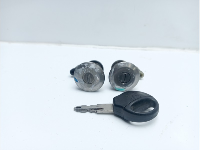 Recambio de juego bombines para peugeot 206 berlina 1.6 16v cat referencia OEM IAM 9170N8  