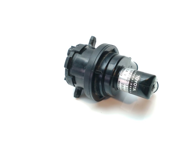 Recambio de motor electrico de agua para lexus rc referencia OEM IAM 641001301  