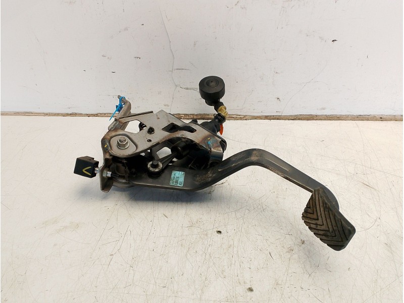 Recambio de pedal embrague para kia carens ( ) referencia OEM IAM 32802A4300  