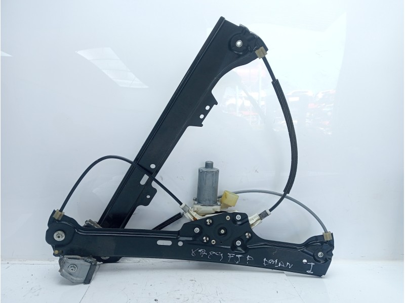 Recambio de elevalunas delantero derecho para bmw serie 5 berlina (e60) 520d referencia OEM IAM 51337184384  
