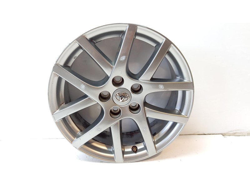 Recambio de llanta para toyota verso business referencia OEM IAM 426110F140  