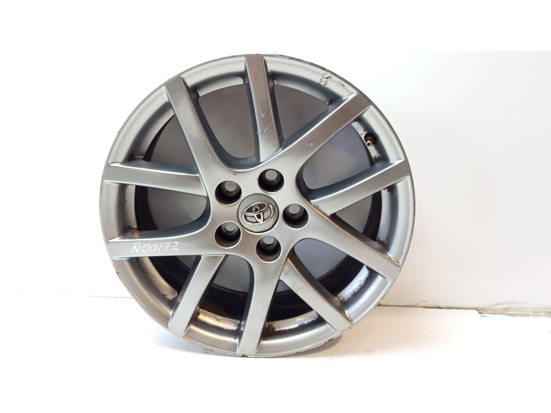 Recambio de llanta para toyota verso business referencia OEM IAM 426110F140  