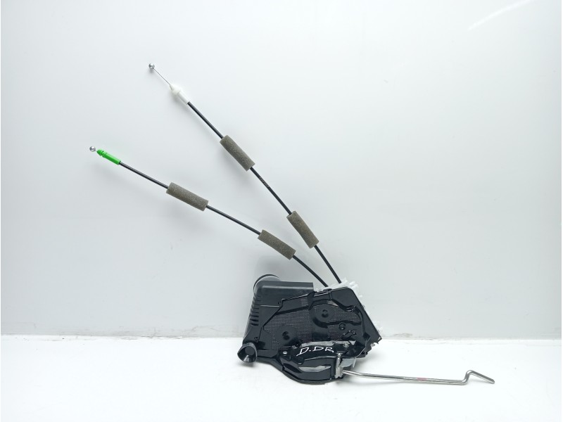 Recambio de cerradura puerta delantera derecha para toyota yaris hybrid active referencia OEM IAM M7311530  