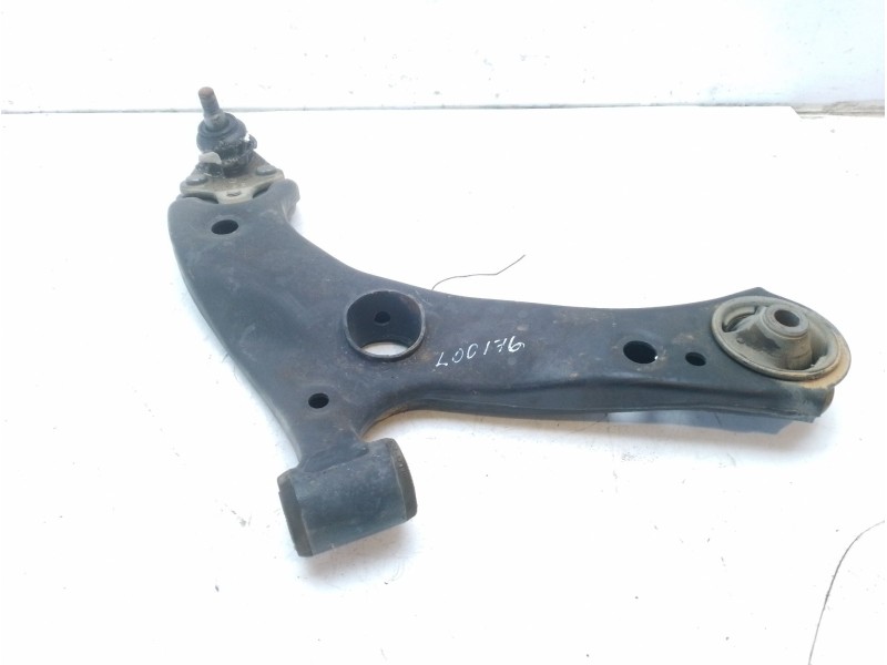 Recambio de brazo suspension inferior delantero derecho para toyota c-hr referencia OEM IAM 4806810130  