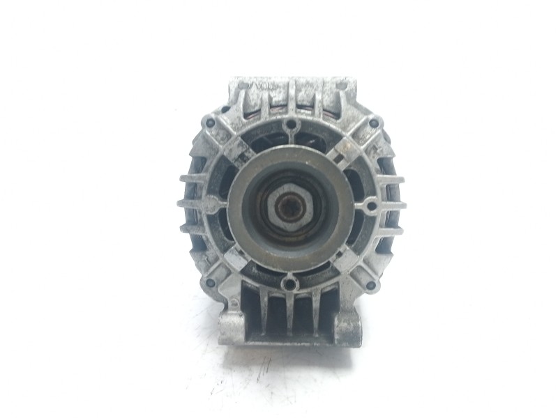 Recambio de alternador para renault scenic ii 2.0 referencia OEM IAM 8200667618  