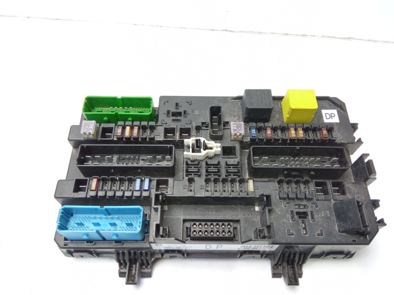 Recambio de caja reles / fusibles para opel astra h ber. 1.7 16v cdti referencia OEM IAM 13181278 5DK00866931 