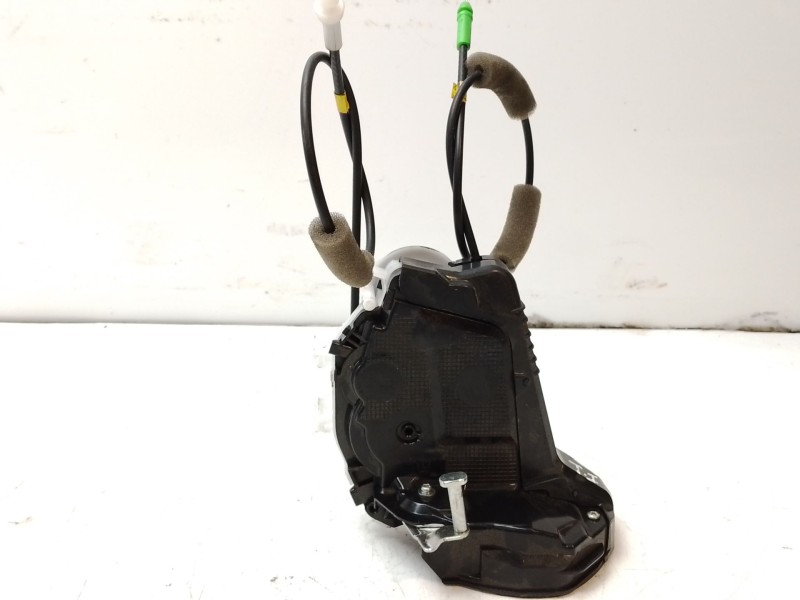 Recambio de cerradura puerta trasera izquierda para toyota yaris hybrid active referencia OEM IAM 69060K0030  