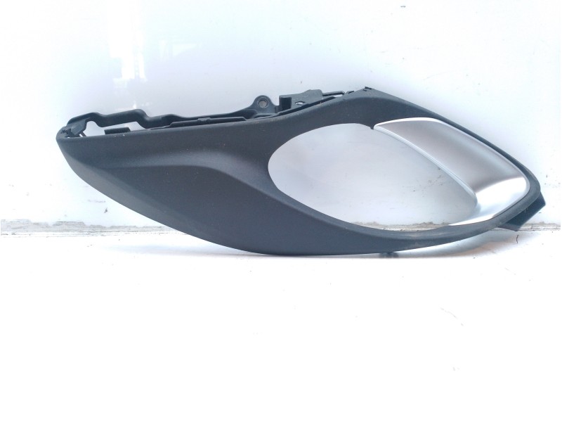 Recambio de moldura para toyota yaris referencia OEM IAM 67655K0050C2  