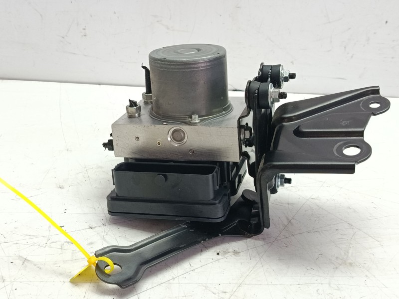 Recambio de abs para toyota yaris (_p21_, _pa1_, _ph1_) 1.5 hybrid (mxph10) referencia OEM IAM 440500DK20 445400DA30 