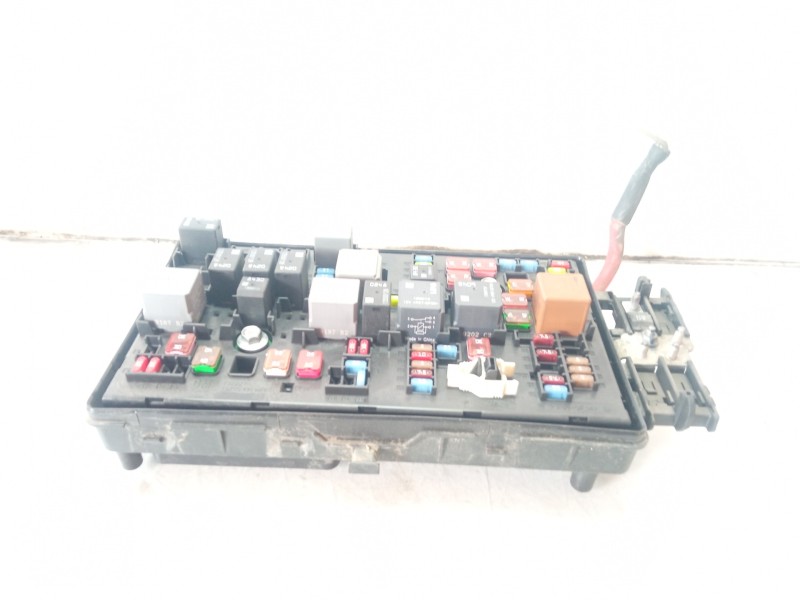 Recambio de caja reles / fusibles para opel insignia sports tourer edition referencia OEM IAM 13285114 1327588104 