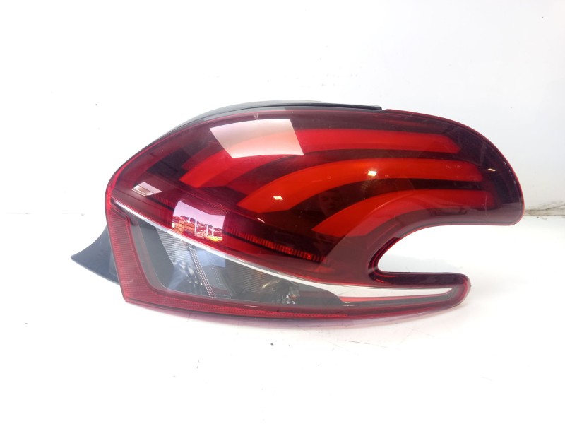 Recambio de piloto trasero derecho para peugeot 208 referencia OEM IAM 9810430580  