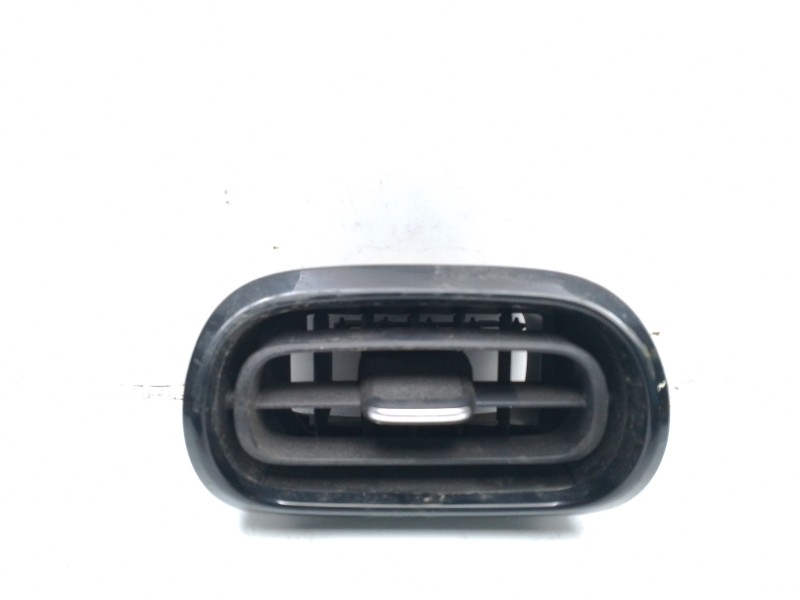 Recambio de rejilla aireadora para toyota yaris 1.5 16v cat referencia OEM IAM 55650K0040  