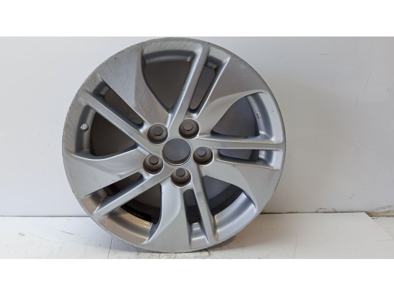 Recambio de llanta para toyota yaris 1.5 16v cat referencia OEM IAM 42611K0030  