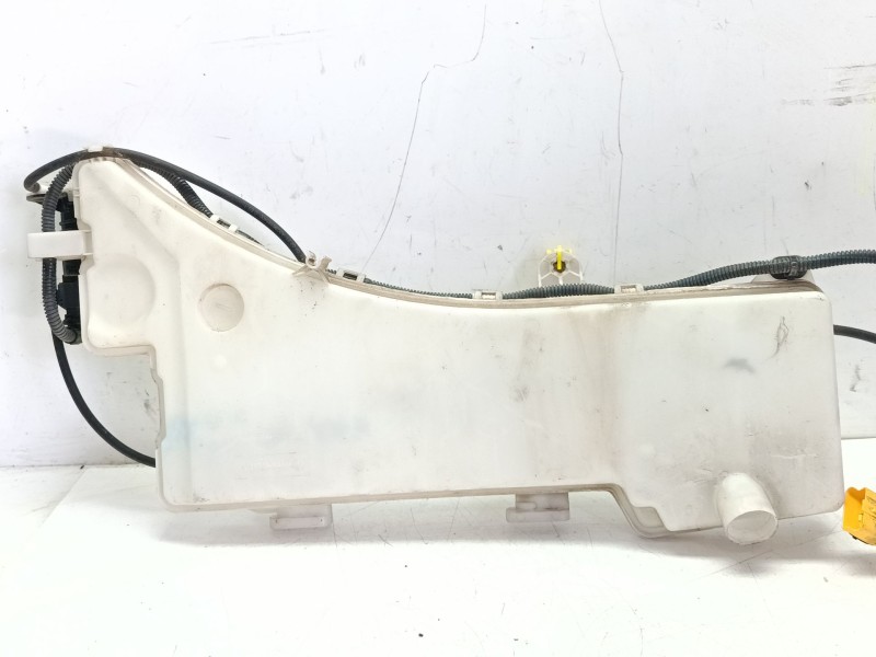 Recambio de deposito limpia para peugeot 3008 referencia OEM IAM 9841404380  