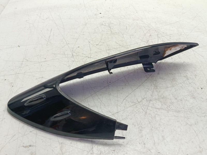 Recambio de moldura para toyota c-hr referencia OEM IAM 81568F4120  