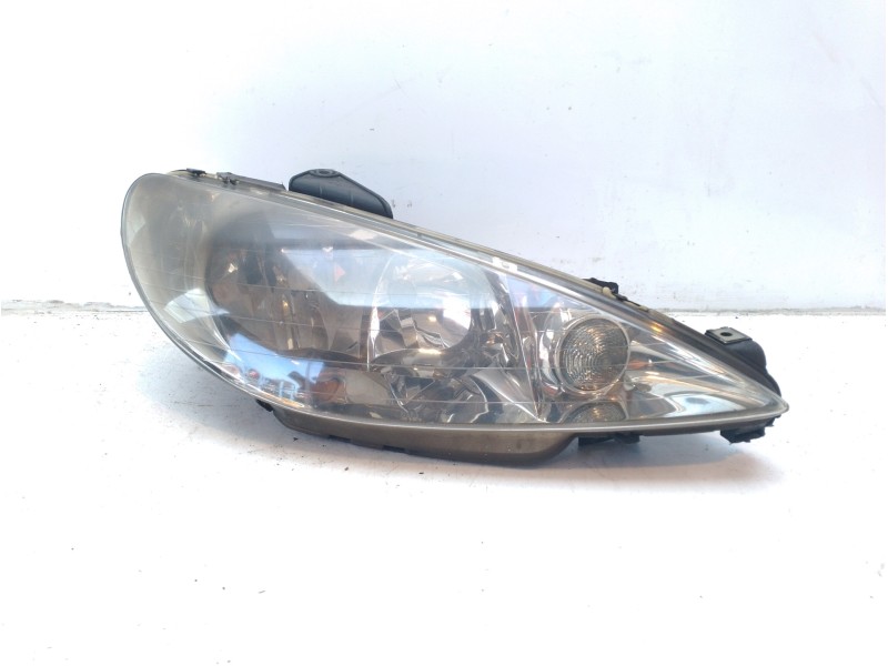 Recambio de faro derecho para peugeot 206 cc 1.6 16v cat referencia OEM IAM 6205S9  