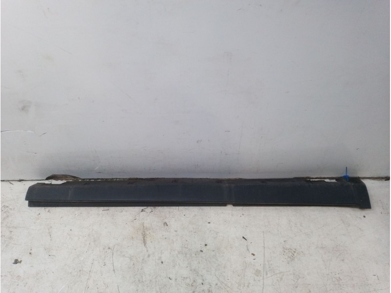 Recambio de molduras delanteras para kia sorento referencia OEM IAM 877522P000  