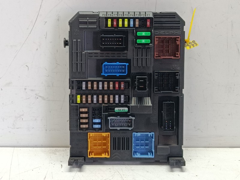 Recambio de caja reles / fusibles para peugeot 3008 referencia OEM IAM 1675483780  