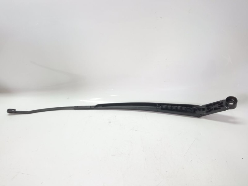 Recambio de brazo limpia delantero derecho para toyota yaris 1.3 16v cat referencia OEM IAM 852110D070  