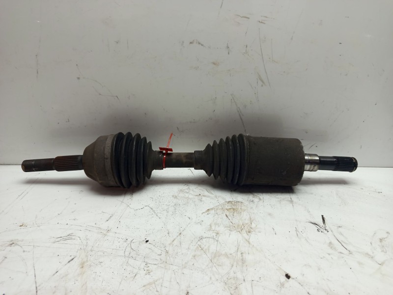 Recambio de transmision delantera izquierda para jeep cherokee (kj) 2.5 crd 4x4 referencia OEM IAM P52123738AA  