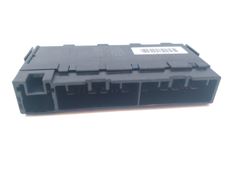 Recambio de caja reles / fusibles para toyota auris 1.6 16v cat referencia OEM IAM 8264147020  
