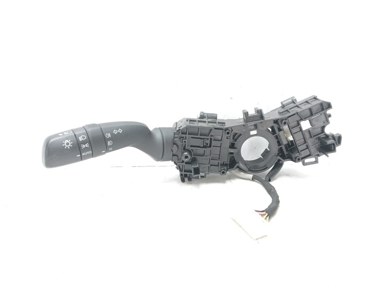Recambio de mando volante para toyota yaris referencia OEM IAM 8431902010 8432902040 