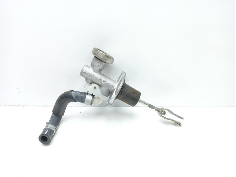Recambio de bomba embrague para nissan nt400 cabstar (01/20214) 3.0 diesel referencia OEM IAM 30610MB400  