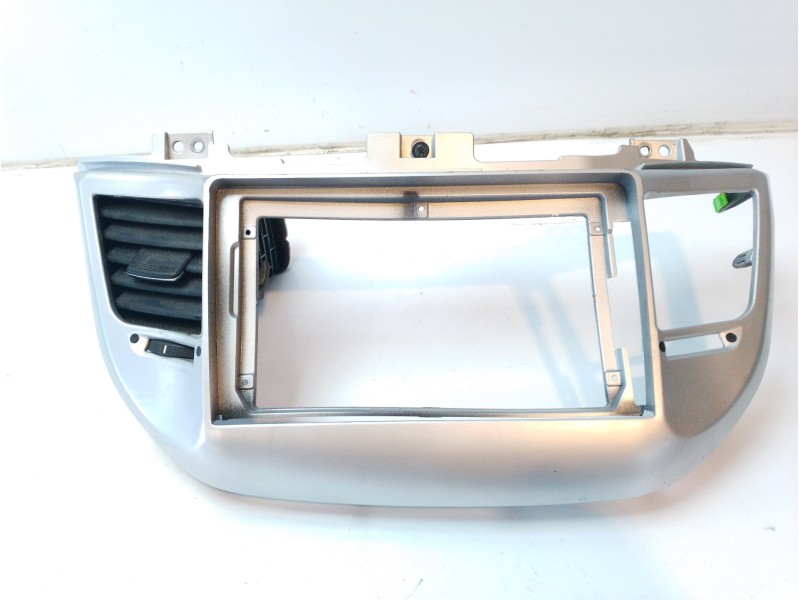 Recambio de molduras delanteras para hyundai tucson 1.6 crdi cat referencia OEM IAM 84740D20004X 84740D200NS5 