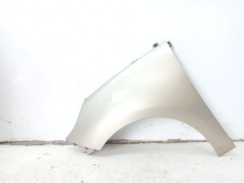 Recambio de aleta delantera izquierda para renault scenic iii dynamique referencia OEM IAM 631010188R  