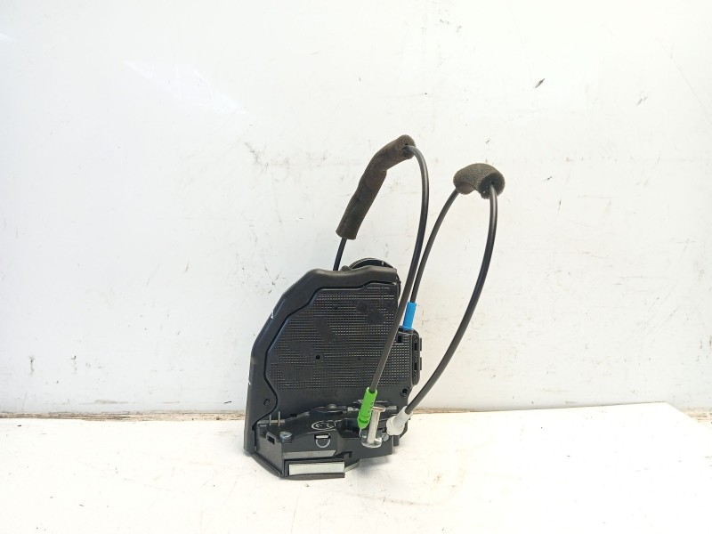Recambio de cerradura puerta trasera derecha para toyota corolla (e21) referencia OEM IAM 6905002580  