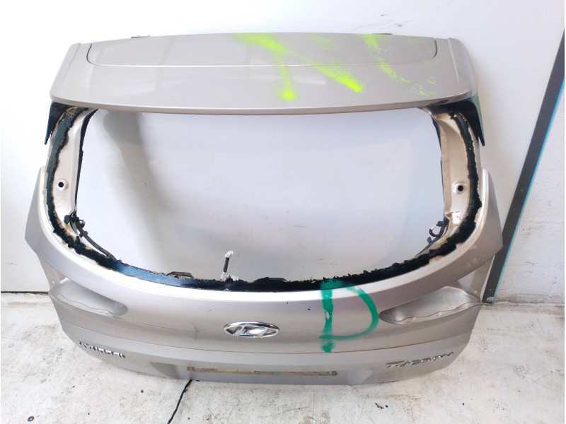 Recambio de porton trasero para hyundai tucson referencia OEM IAM 73700D7010  