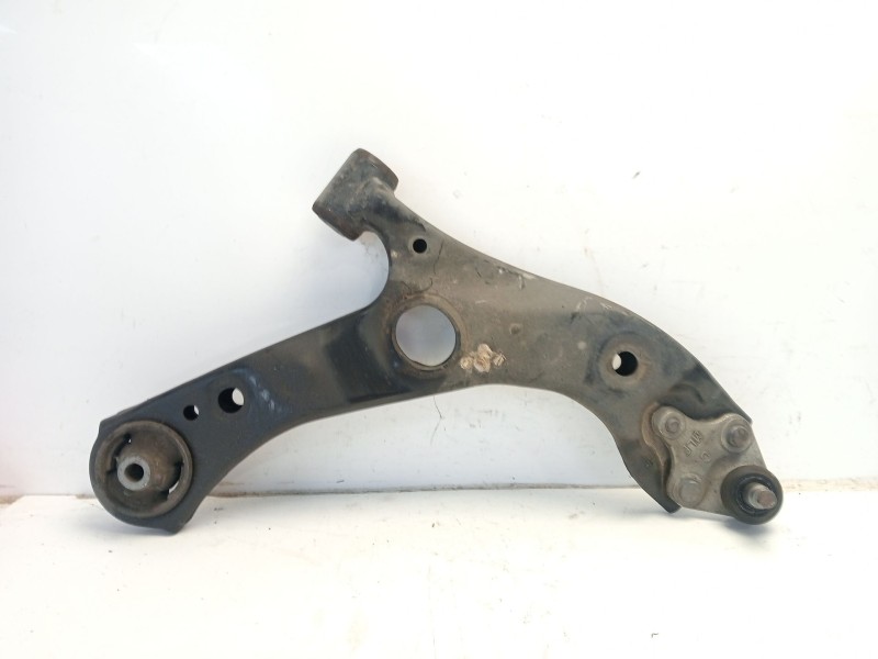 Recambio de brazo suspension inferior delantero derecho para toyota c-hr referencia OEM IAM 4806810130  