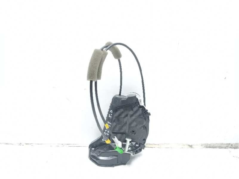 Recambio de cerradura puerta trasera derecha para toyota yaris referencia OEM IAM 69050K0030  