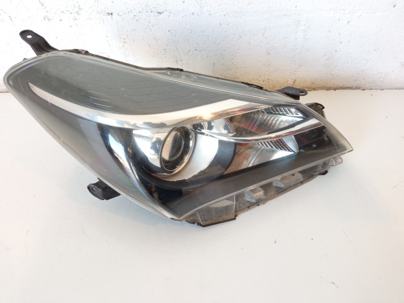 Recambio de faro derecho para toyota yaris 1.3 16v cat referencia OEM IAM 0D1600D161 0D1620D163 
