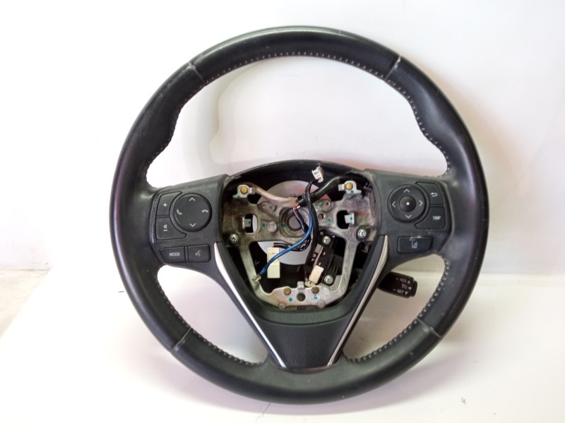 Recambio de volante para toyota auris touring sports (e18) hybrid active referencia OEM IAM 6212135 6212140 