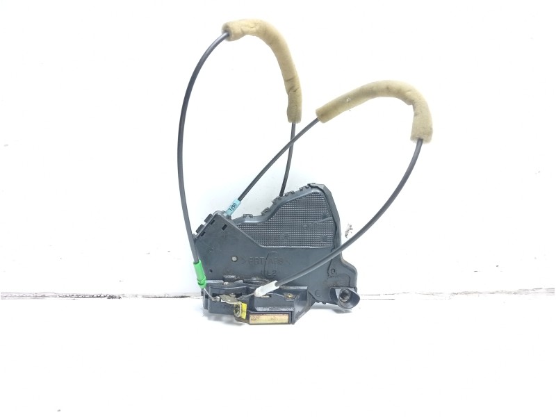 Recambio de cerradura puerta delantera izquierda para toyota auris 1.4 turbodiesel cat referencia OEM IAM 6904002210  