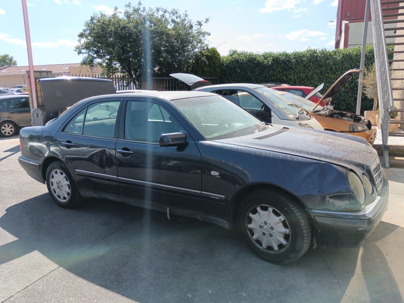 MERCEDES-BENZ CLASE E (W210)