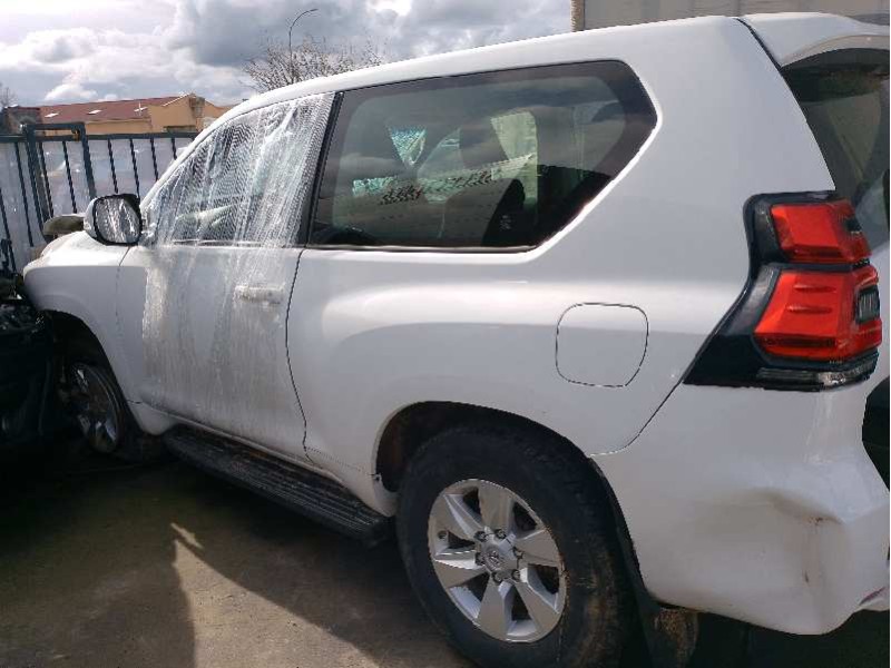 TOYOTA LAND CRUISER (J15)